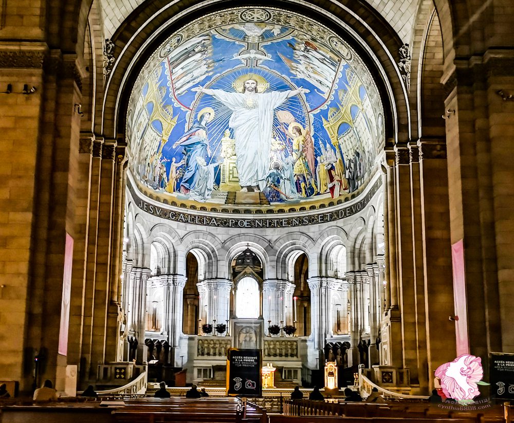 圖：巴黎聖心大教堂的中殿、圓頂與聖壇